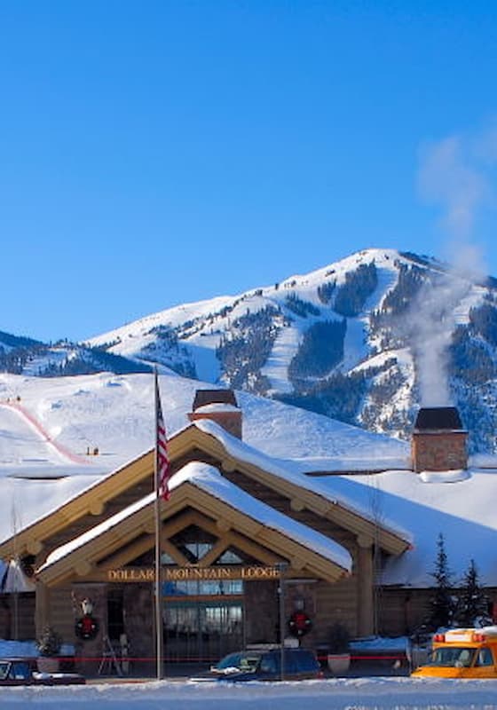 svr_dollarlodge_dining_family_exterior_winter_2012